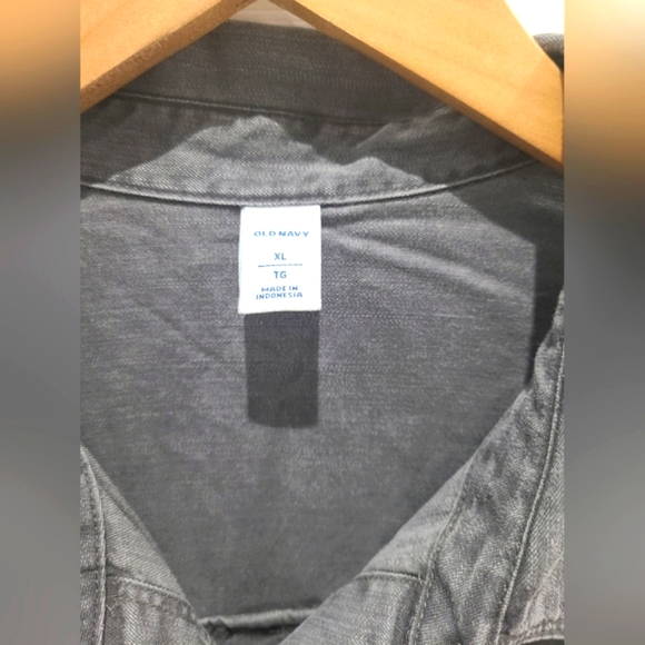 Old Navy Button Down Long Sleeve. Never been worn! SIZE XL - Picture 2 of 4